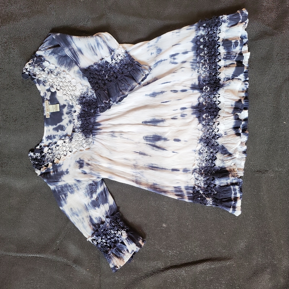 Women's medium tie-die top by Cute Options